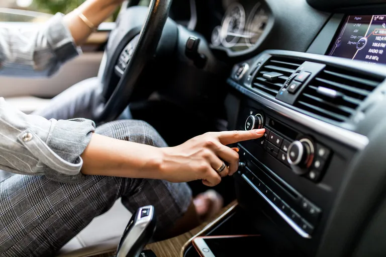 Abonament za radio w samochodzie - czy trzeba go płacić?