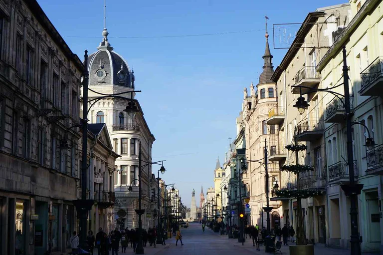Ubezpieczenie mieszkania Łódź: dużo taniej niż w stolicy?