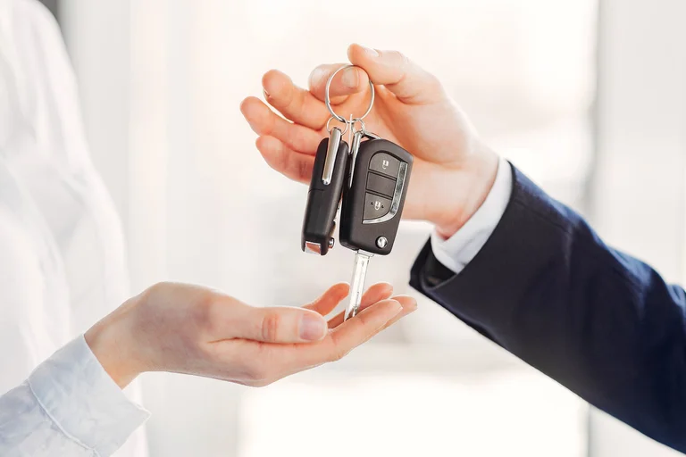Jak zarejestrować nowy samochód i kupić ubezpieczenie auta?